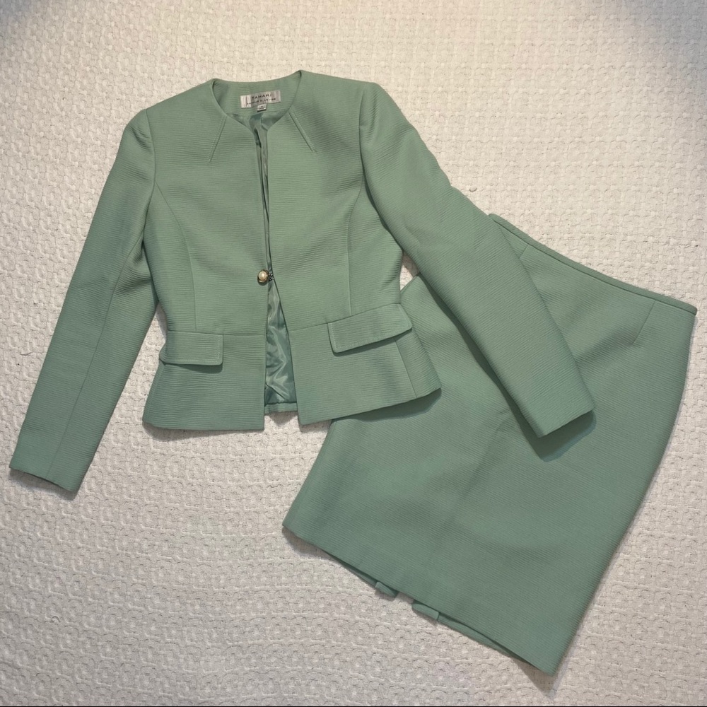 Light Green Tahari Skirt Suit Sz 2 w/Pearl Button